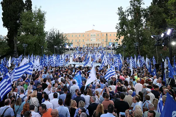 Yunanistan’da kritik seçim! Miçotakis yarışı önde tamamladı