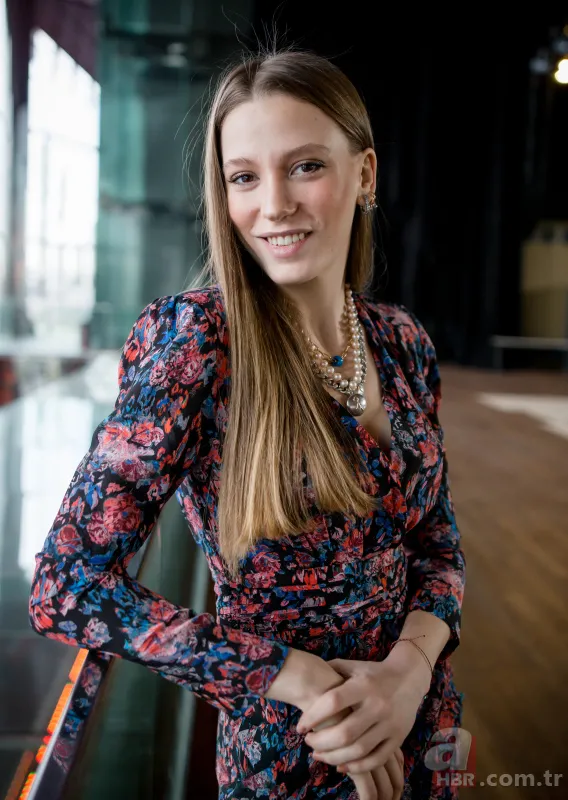 Serenay Sarıkaya adım adım takip edilip saldırıya uğradı! Sevgilisi Umut Evirgen soluğu orada aldı 14