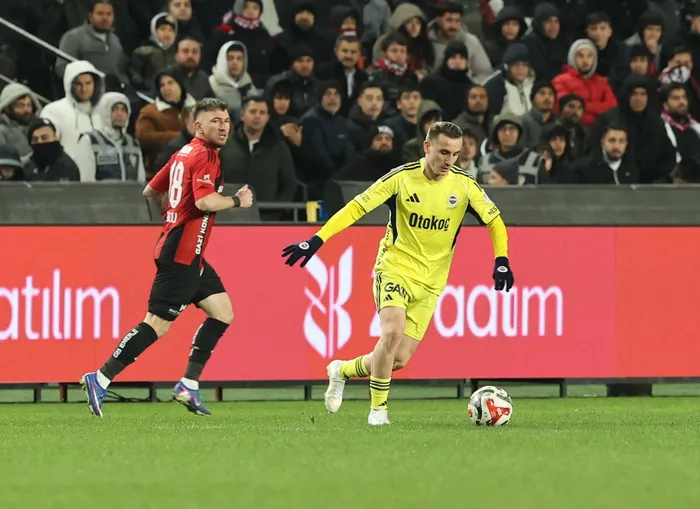 fenerbahceden-gaziantepte-govde-gosterisi-kanarya-deplasmanda-turladi-1772660678257.jpg Fenerbahçe'den Gaziantep'te gövde gösterisi! Kanarya deplasmanda turladı - 6