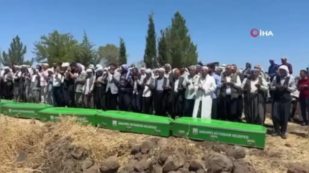 Kazada ölen 5 çocuk yan yana defnedildi