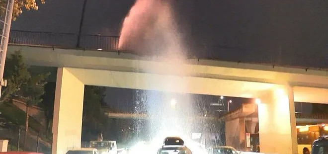 İstanbul’da sürücüleri şaşırtan görüntü! Köprü üzerinden geçen su borusu patladı