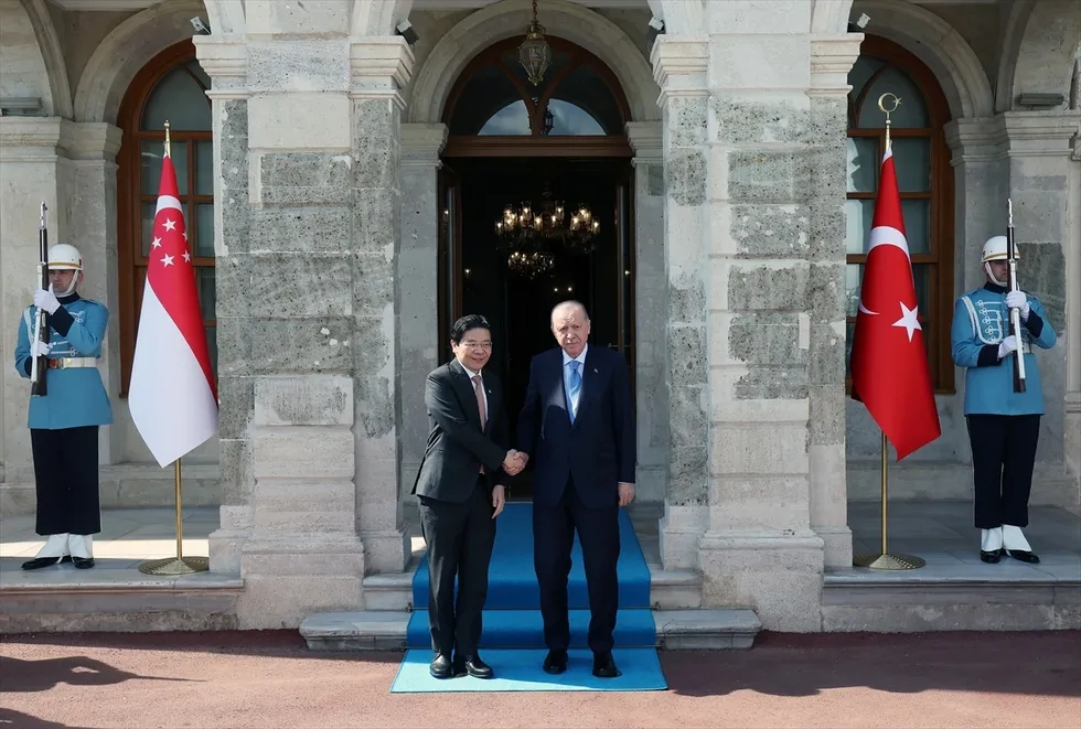 dolmabahcede-kritik-zirve-baskan-erdogan-singapur-basbakani-wongu-kabul-etti-1781881396774.jpg Dolmabahçe'de kritik zirve! Başkan Erdoğan Singapur Başbakanı Wong’u kabul etti | İşte ele alınan konular - 1