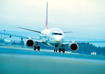 Alman devi uçuşlarını iptal etti