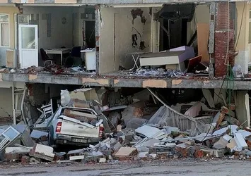 Dünya Türkiye için tek yürek! Görevini tamamlayan ekipler ülkelerine döndü: Yıkım da insanlık da büyük