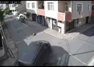 Yolda uyuyan köpeği ezip kaçtı