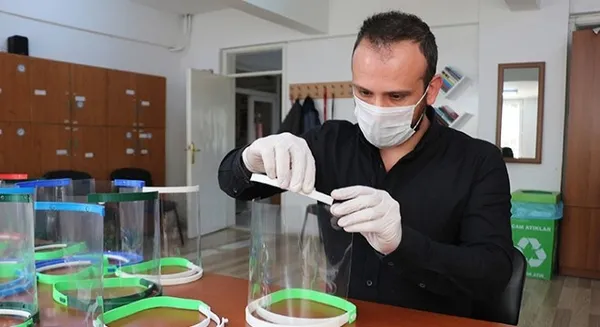 Japon uzmanlardan koronavirüse karşı plastik siperlik uyarısı - 1