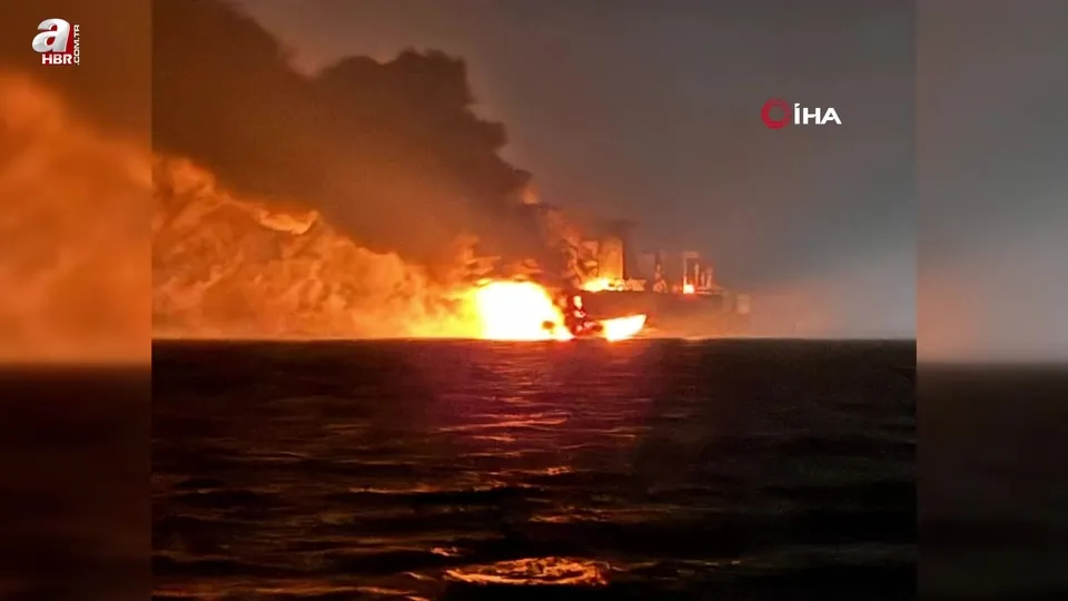 Yanan gemi böyle görüntülendi