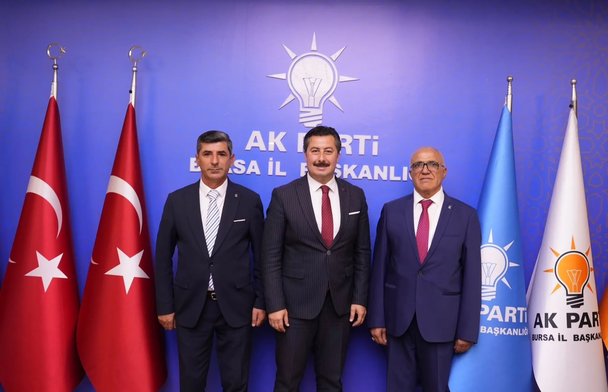 Bursa Yenişehir'de Ak Parti'ye iki yeni katılım! Rozetler takıldı
