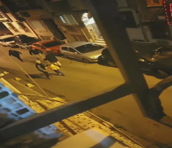 1619600236809.jpg Sahurda turist dehşeti! Önce davulu bıçakladı sonra... - 2