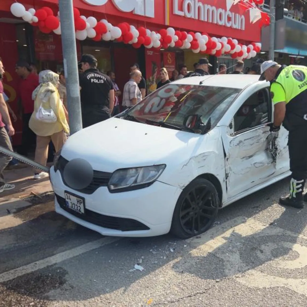 Samsun'da hafriyat kamyonu otomobile çarptı: Sürücü yaralandı