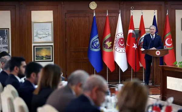 Milli Savunma Bakanı Hulusi Akar’dan Yunan basınının iddiasına sert tepki: Bunu hangi akıl kabul eder! Suriye’ye kara harekatı mesajı