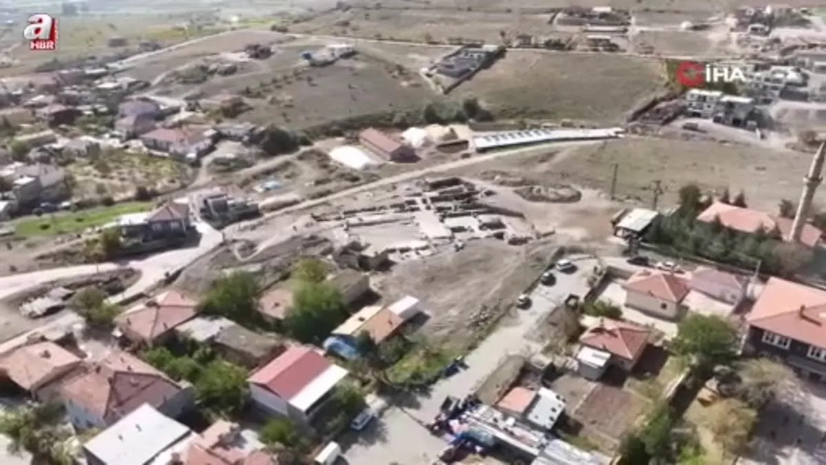 Kayseri'de İç Anadolu'nun en büyük mozaik yapısında mezarlar bulundu