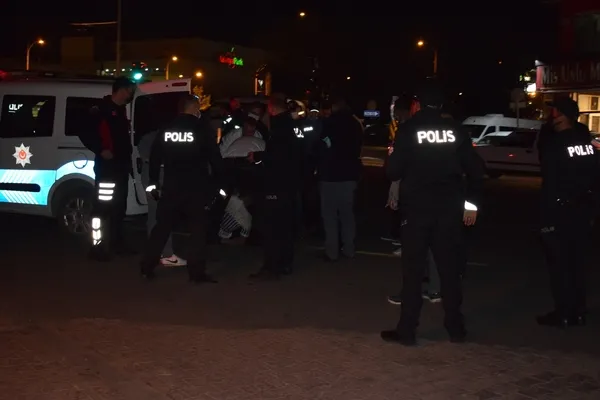 karakola-gitmemek-icin-intihara-kalkisti-polis-etkisiz-hale-getirdi-1632726071822.jpg Karakola gitmemek için intihara kalkıştı, polis etkisiz hale getirdi! - 2