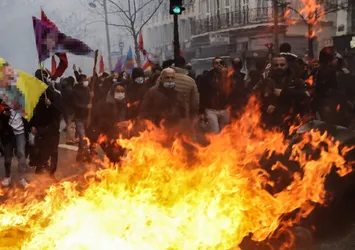 HDP'den Fransa'daki terör eylemlerine destek: Paris yanıyor bırakın yansın