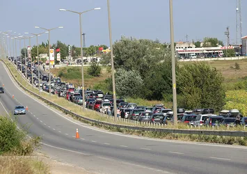Edirne'de büyük çile! 7 kilometreye ulaştı...