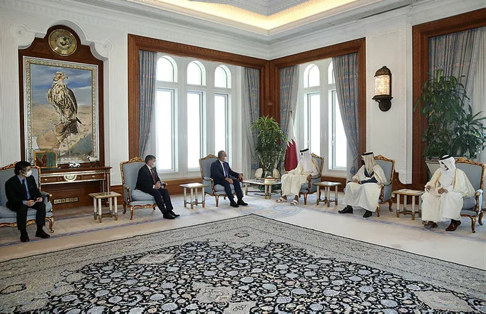 Son dakika: Dışişleri Bakanı Mevlüt Çavuşoğlu, Katar emiri Hamad Al-Thani ile görüştü - 2