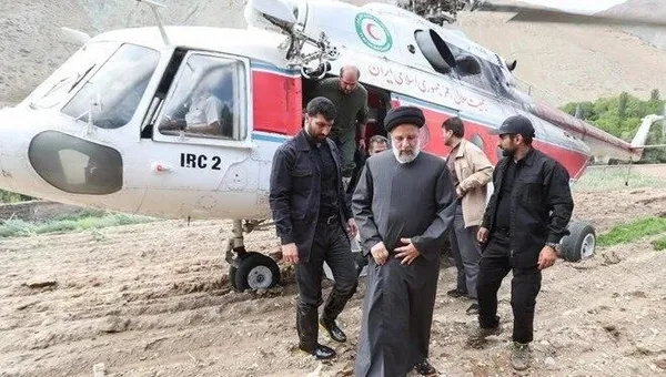 iran-cumhurbaskani-reisinin-helikopterinin-enkazina-ilk-ulasilma-ani-ortaya-cikti-1716234367923.jpeg Son dakika... İran Cumhurbaşkanı Reisi'nin helikopterinin enkazına ilk ulaşılma anı ortaya çıktı | Kaza sonrası Reisi’den geriye yüzüğü kaldı - 3