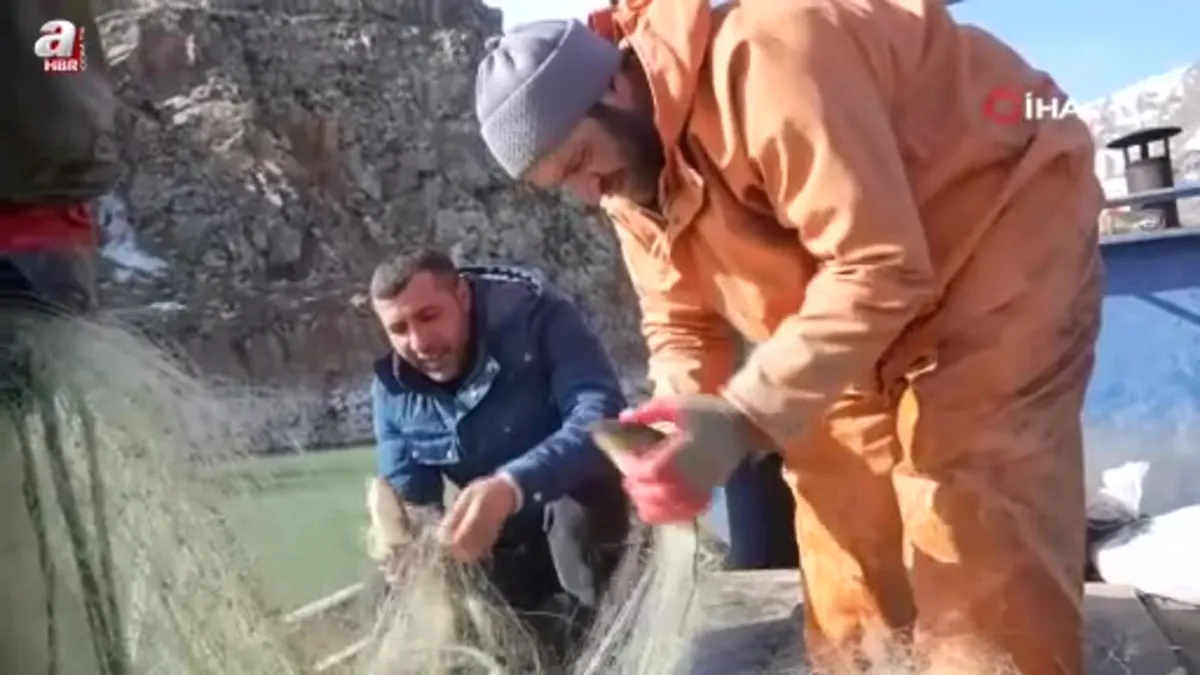 Muş’ta balıkçıların zorlu kış mesaisi