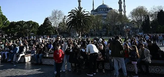 Bayram’da mega yoğunluk! İstanbul’un tarihi ve turistik yerlerine akın ettiler