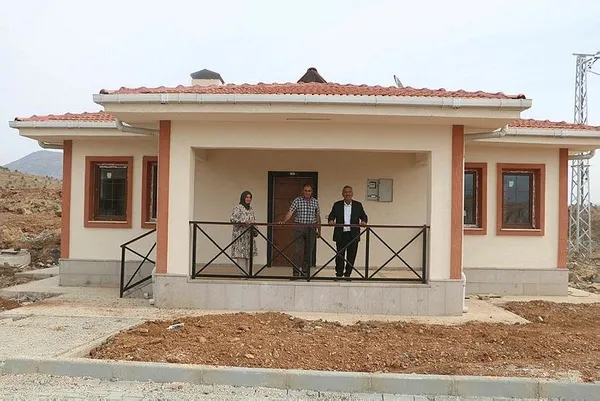 1698653262836.jpeg Deprem sonrası köyler de ayağa kalkıyor! Hatay'da depremzedeler yeni evlerine kavuşuyor - 3