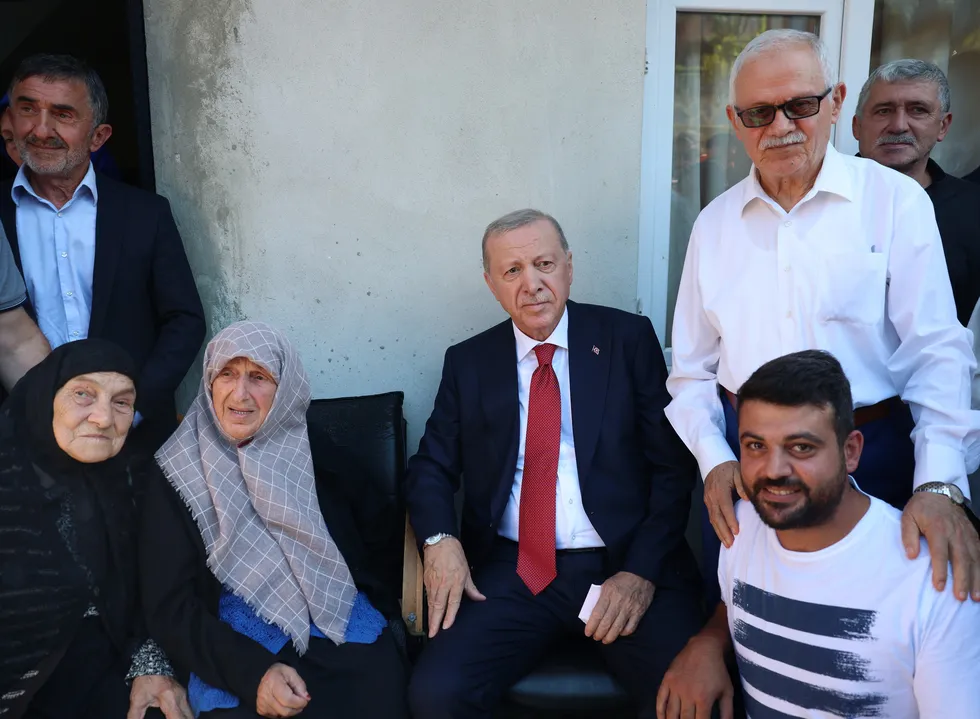 Başkan Erdoğan'dan baba ocağında ahde vefa! Rize'de komşularını ziyaret edip hayır dualarını aldı - 2