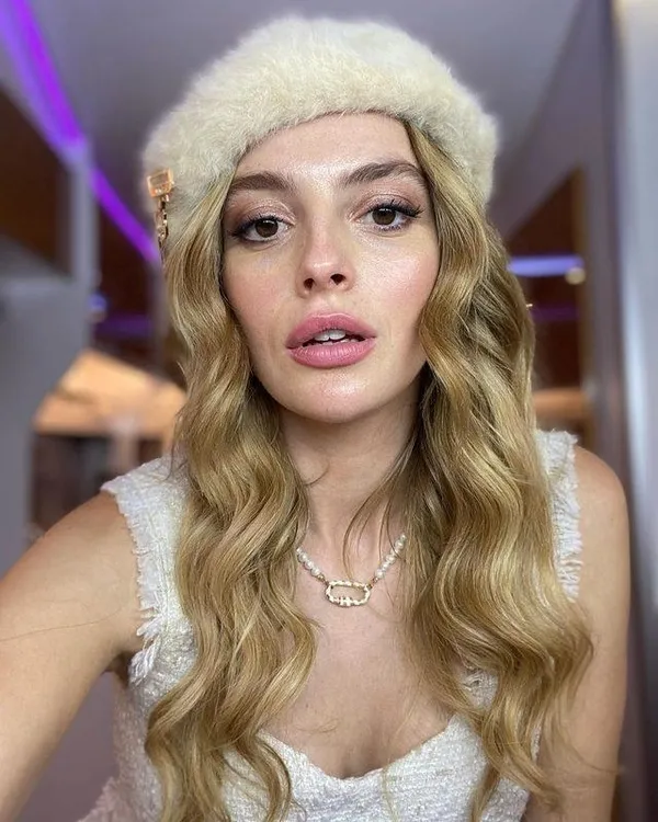 bunu-tutuyorum-cunku-elimde-su-an-dedi-2-milyonu-kapti-1640584546517.jpg Melis Sezen ‘Bunu tutuyorum çünkü elimde şu an’ dedi servet kazandı - 3