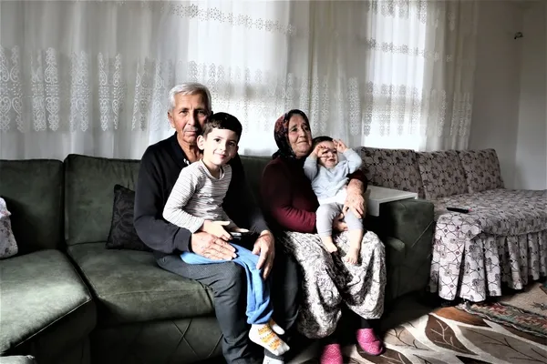 antalyadaki-buyuk-yanginda-evi-kul-olmustu-boyle-aci-mi-olur-allahim-diye-aglayan-kadin-yeni-evine-kavustu-1673000219484.jpg Antalya’daki büyük yangında feryatları hafızalara kazınmıştı! Yeni evlerine kavuştular - 13