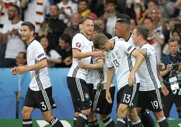 Almanya ezdi geçti!