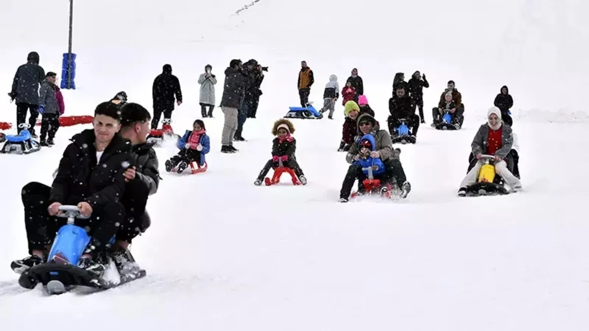 Bitlis'teki kayak merkezi yarıyıl tatilinde öğrencilerle dolup taştı