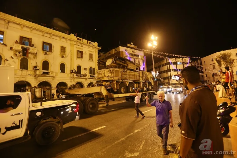Vatiyye Askeri Hava Üssü’nde imha edilen Pantsir Trablus’ta sergilendi! "Lider Erdoğan’a selam olsun" 12