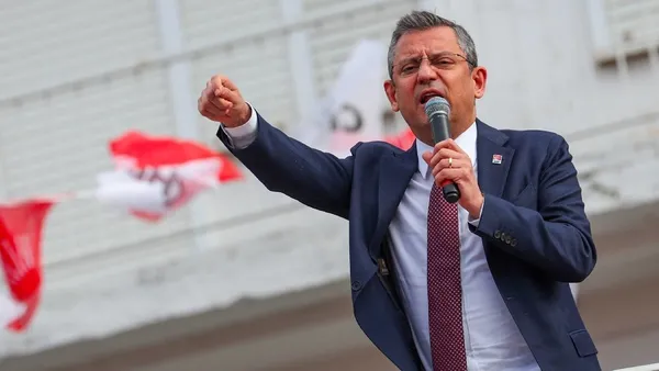 1709054568219.jpg Özgür Özel ile Ekrem İmamoğlu arasında 1 Nisan savaşı! Bomba kulis: Ekrem İmamoğlu reklam panolarında Özgür Özel'in görselini istemedi - 7