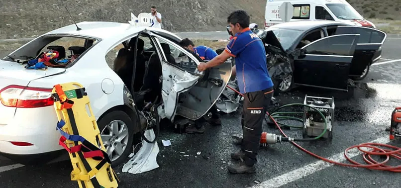 Erzincan'da feci kaza! 3'ü çocuk 7 kişi hayatını kaybetti