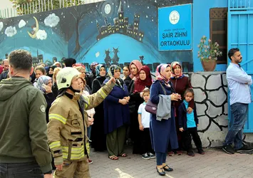 Bahçelievler'de ortaokulda yangın