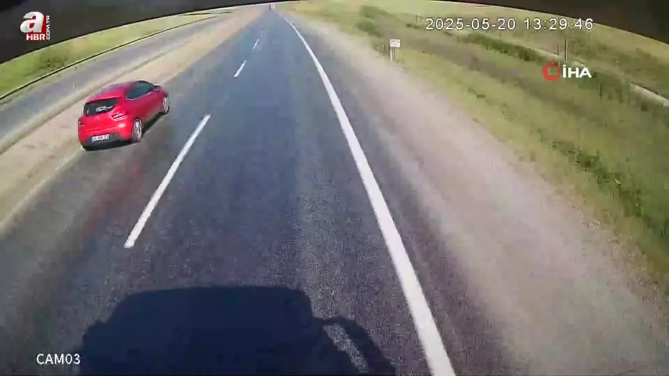 Şerit ihlalinin kazaya neden olduğu anlar kamerada