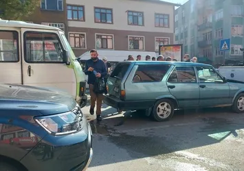 Yayaya çarpmamak için fren yapınca olan oldu! Karabük'te zincirleme kaza