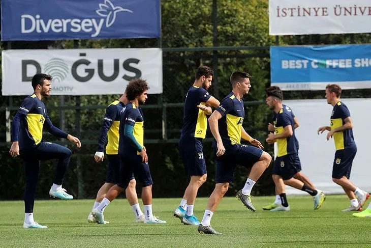 Fenerbahçe'de yaprak dökümü! 3 futbolcu yolcu