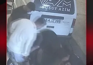 SELAM VERİRKEN KANALA DÜŞTÜ