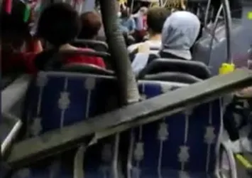 İETT otobüsünde felaketin eşiğinden dönüldü! Reklam panosu yolcuların üzerine yıkıldı