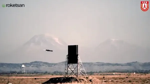 Türkiye’nin gözdesi OMTAS hedeflerini imha etti! Hareket halinde tam isabet