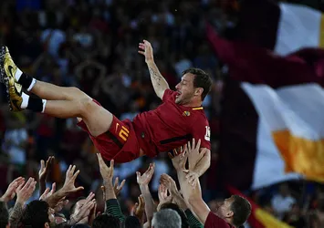 Totti kariyerini sonlandırdı