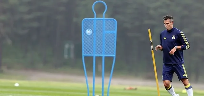 Robin van Persie kampa götürülmüyor