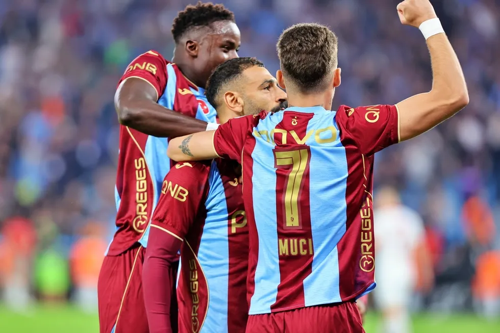 trabzonsporun-yildizi-salah-derbide-attigi-golleri-secdeye-giderek-kutladi-1789841396414.jpg Muhammed Salah Galatasaray derbisine damga vurdu: 3 gol ve 1 asistle Trabzonspor'u sırtladı - 1