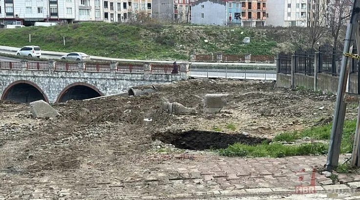 Yer yarıldı araç içine girdi! Sahibinden şoke eden tepki: Üzülmedim kurtulduğuma sevindim 4