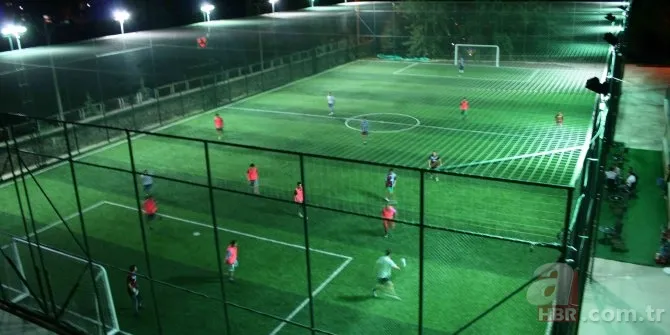 Bakan son dakika müjdeyi verdi! Halı sahalar açıldı mı? Halı sahalar ne zaman açılacak? İşte açılış tarihi... 8