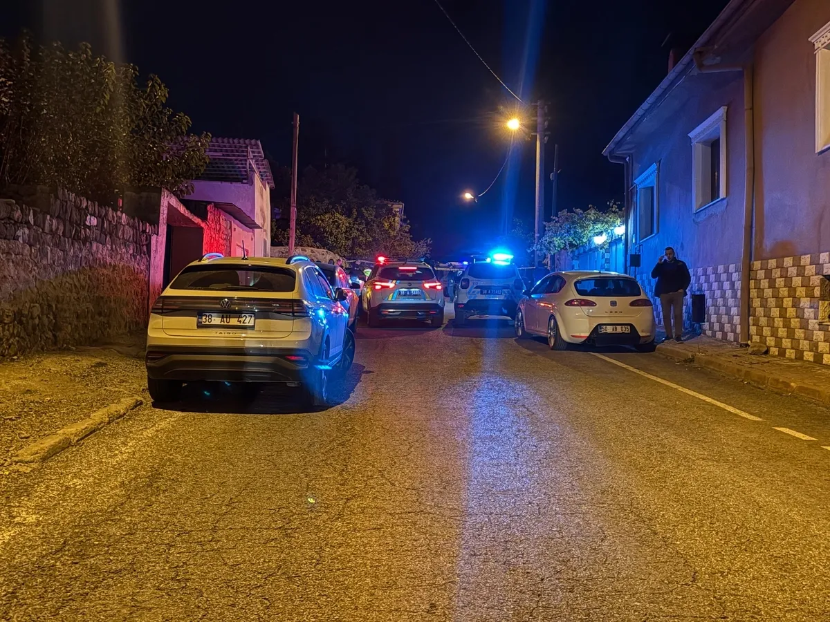 1792776951771.jpg Kayseri'de korkunç kaza! Otomobil ile motosiklet kavşakta çarpıştı: 17 yaşındaki genç hayatını kaybetti - 1