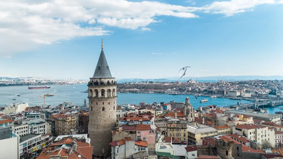 İstanbul'un simgesi Galata Kulesi yeni yüzüyle açıldı