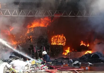 Ordu’da geri dönüşüm tesisinde yangın! Ekiplerin müdahalesi sürüyor