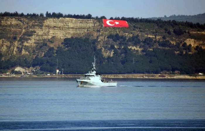 Son dakika: İngiliz savaş gemisi Çanakkale Boğazı'ndan geçti - 1