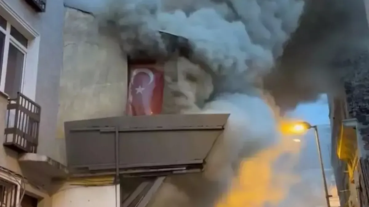 Ortaköy'de 2 katlı binada çıkan yangın kontrol altına alındı