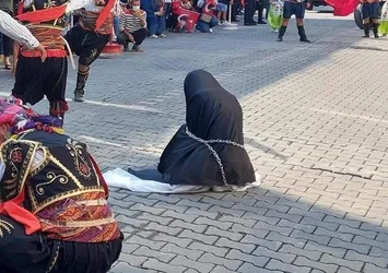 Edremit'te skandal gösteri: Çarşaflı Türk kadını zincire vuruldu! Soruşturma başlatıldı, kaymakam merkeze çekildi